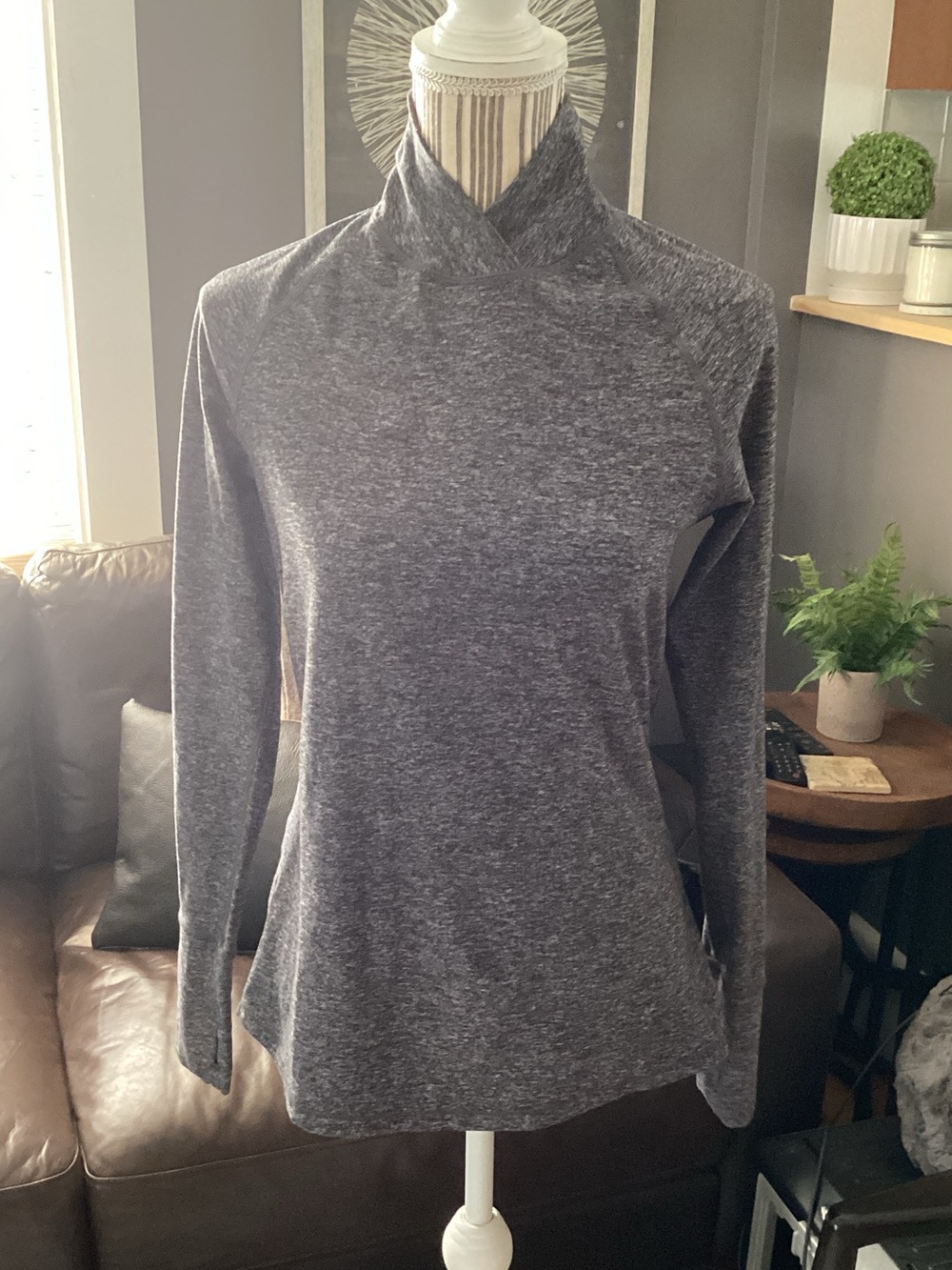 lululemon athletica Heathered Dark Gray Long Sleeve Shirt *Vintage*